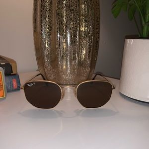 Hexagonal gold ray bans!
